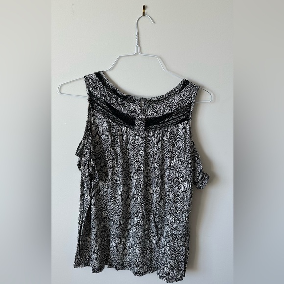 B&W Cold Shoulder Tee - Picture 2 of 5